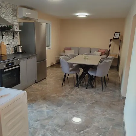 Apartment Nino *